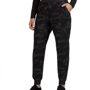 Lululemon Scuba High-Rise Jogger in Hertigae 365 Camo Deep Coal Multi Size 20